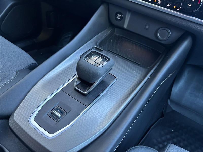 Nissan Qashqai 1,3 DIG-T  X-Tronic N-Connecta - fotka 21 z 29