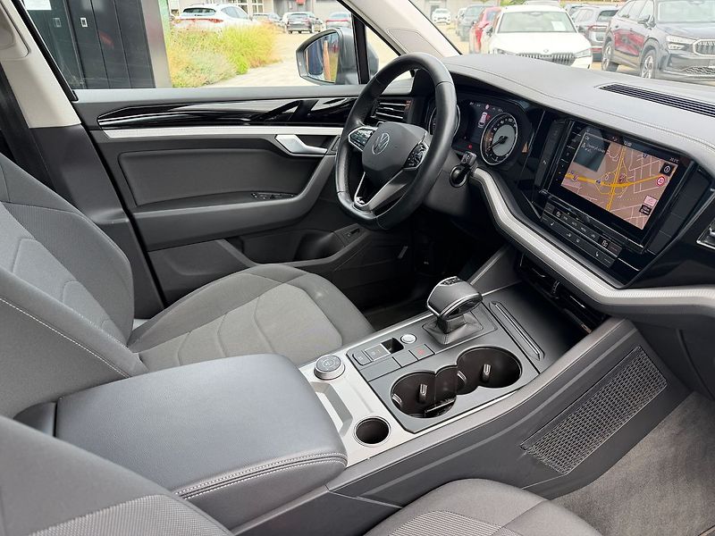 Volkswagen Touareg Basic  3,0TDI 170kW Tažné - fotka 17 z 17
