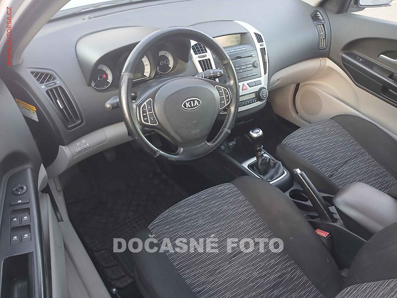 Kia Ceed (2008) 1.6i, ČR, AC, TZ - fotka 3 z 3