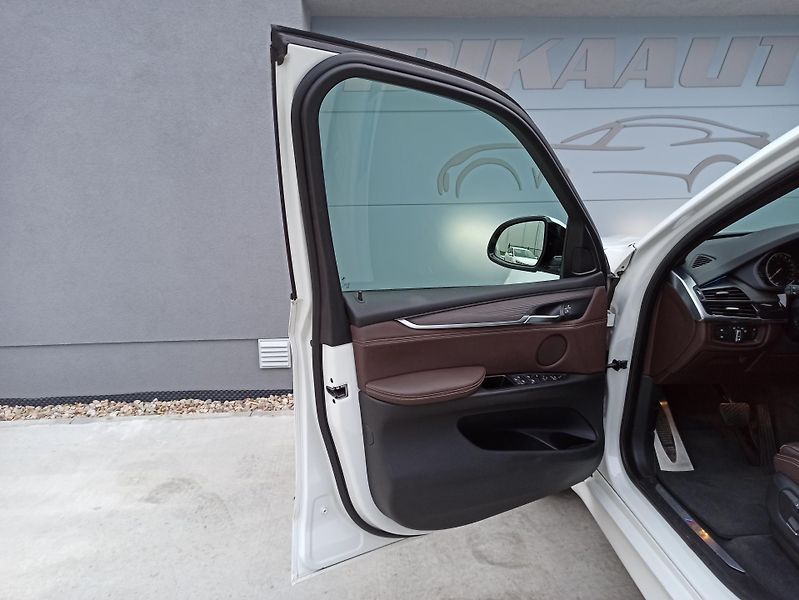 BMW X5 xDRIVE 30d 190kW ČR - fotka 26 z 31