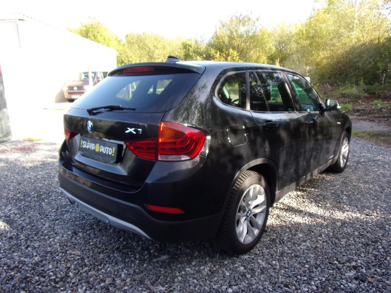 BMW X1 (2015) xDRIVE18d 105kW 1.MAJITELKA ČR - fotka 5 z 23