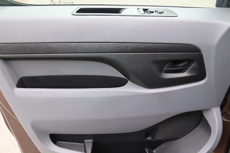 Opel Vivaro (2020) 2.0 BlueHDi/CDTi 130 kW - fotka 22 z 57
