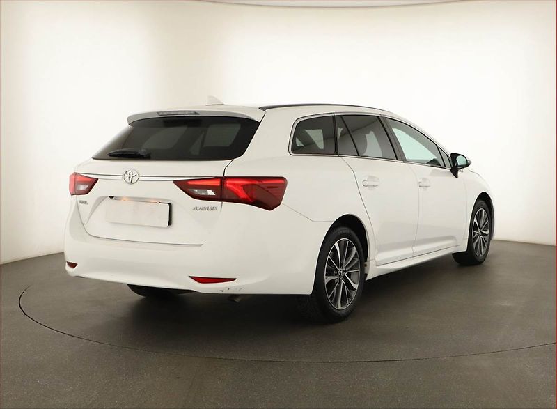 Toyota Avensis (2015) 2.0 D-4D, Navi, Tempomat - fotka 5 z 14