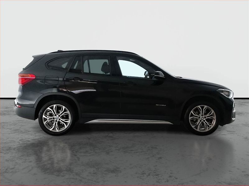 BMW X1 (2016) Premium sDrive18d, Automat - fotka 6 z 17