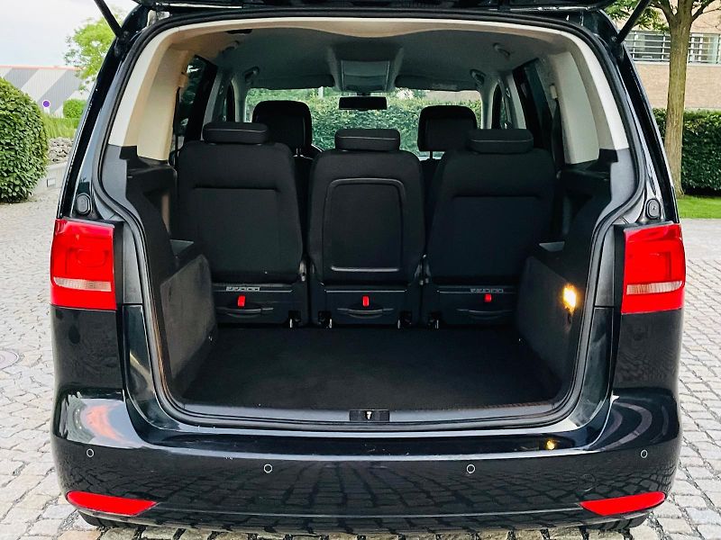 Volkswagen Touran 2.0TDI MANUÁL SENZORY VÝHŘEV - fotka 19 z 45