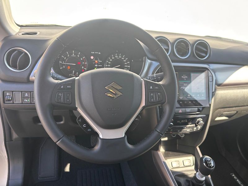 Suzuki Vitara 1,4 BoosterJet Premium AllGrip - fotka 14 z 25
