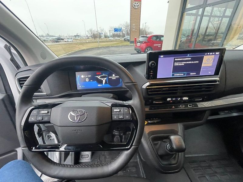 Toyota ProAce Verso 2.0D-4D 144HP M/T Business 8S - fotka 19 z 30