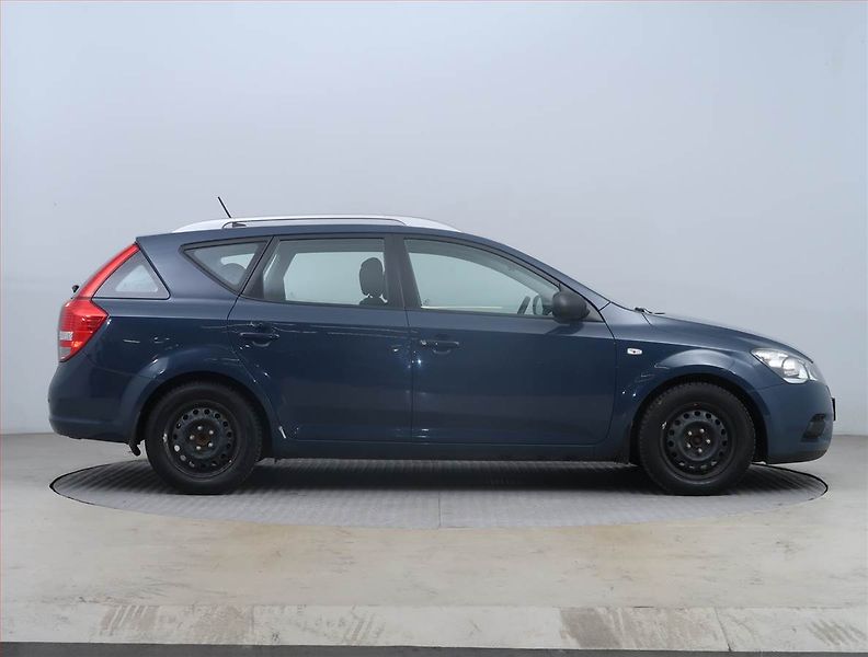 Kia Ceed (2011) 1.6 CVVT, Serv.kniha - fotka 6 z 15