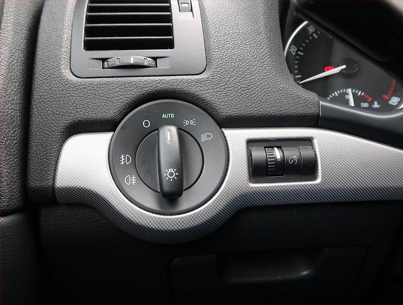 Škoda Octavia (2012) 1.4 TSI, Navi, Tempomat - fotka 18 z 21