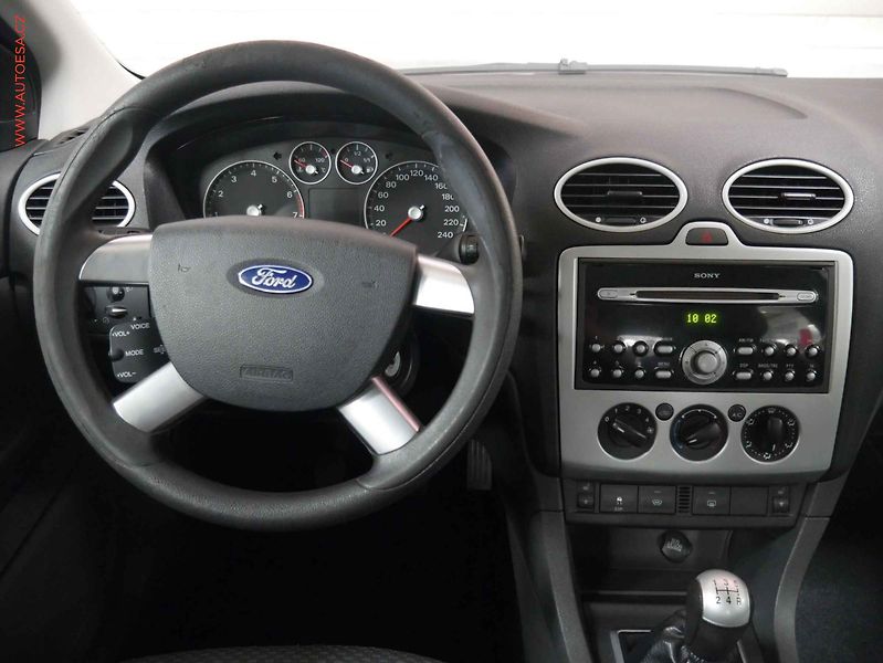 Ford Focus (2007) 2.0 i, AC, výhřev sed - fotka 11 z 15
