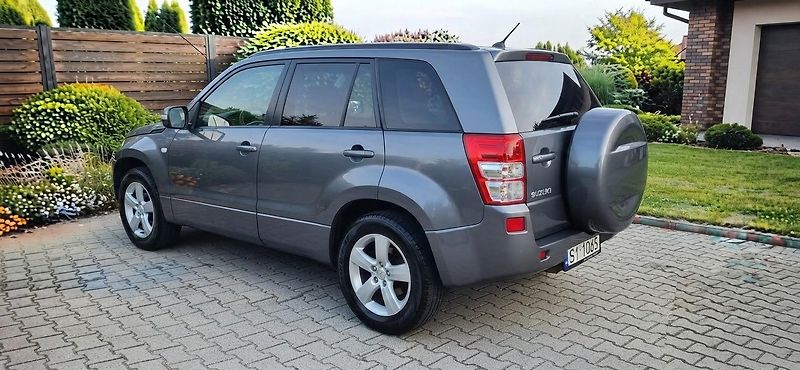 Suzuki Grand Vitara 2.0 benzin  Rezervace - fotka 41 z 43