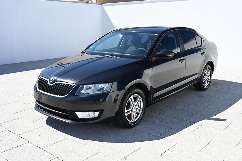 Škoda Octavia 1.6TDI 77KW Ambition rezervace - fotka 11 z 49