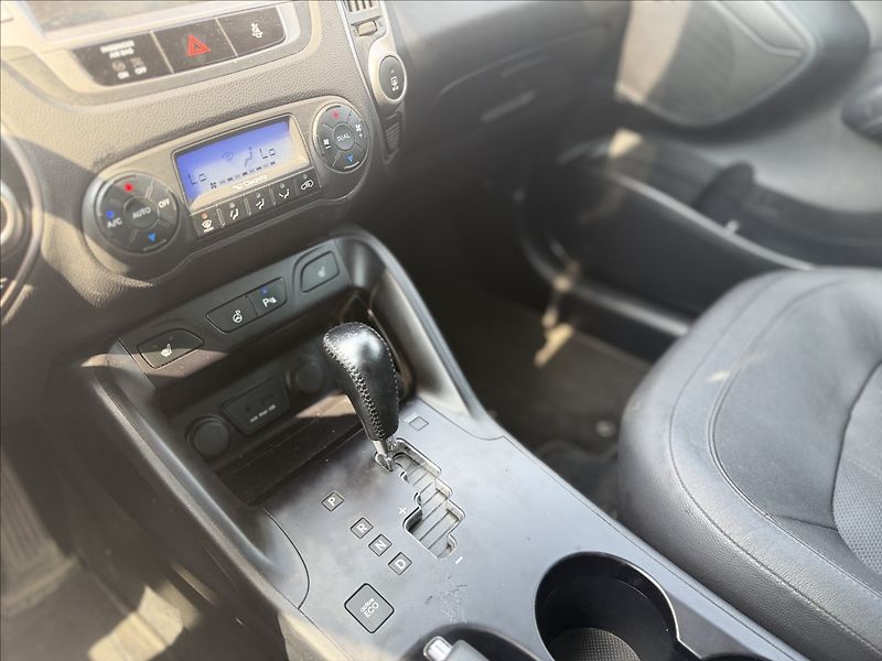 Hyundai ix35 2,0 135kW A/T NAVI PANO 4X4 - fotka 14 z 32