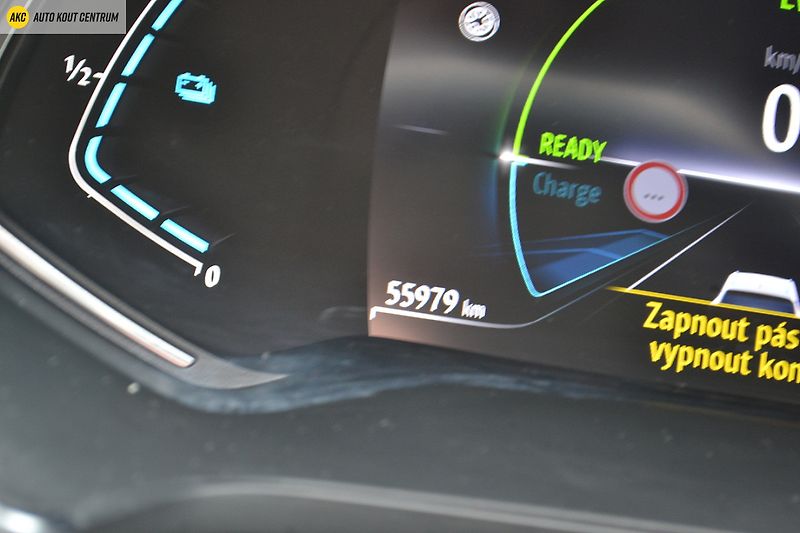 Renault Captur Intens E-TECH HYBRID 145 - fotka 37 z 45