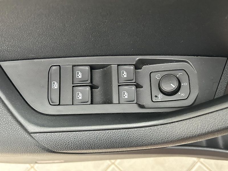 Škoda Karoq 1.5 TSI SportLine - fotka 14 z 31