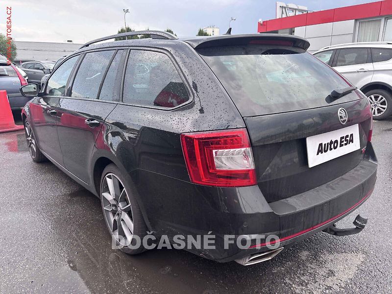 Škoda Octavia (2014) 2.0 TDi, RS, DSG, navi - fotka 2 z 3