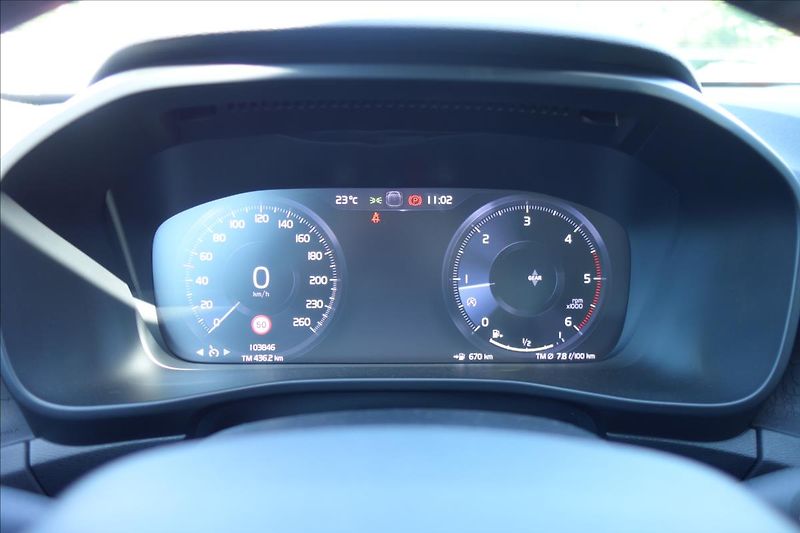 Volvo XC40 2,0 D3 110KW, MANUAL, FWD. - fotka 31 z 37