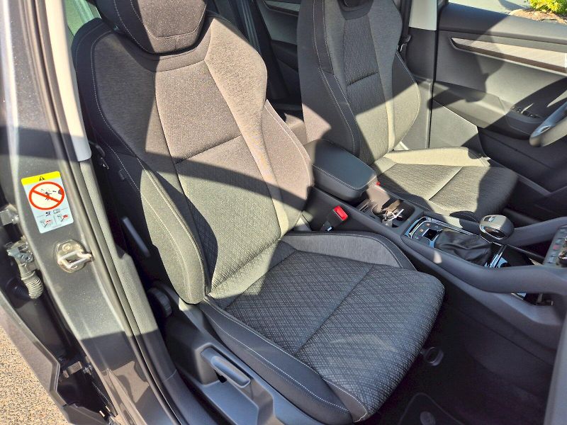 Škoda Karoq (2025) Top Selection 1.5 TSI 110 kW 7 - fotka 21 z 39
