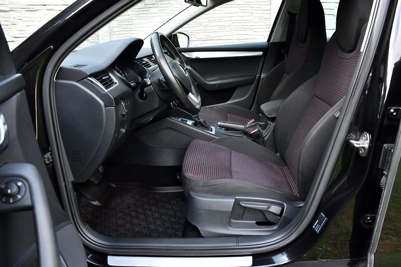Škoda Octavia 2.0 TDi CR DSG STYLE,NAVI,TEMP - fotka 8 z 50