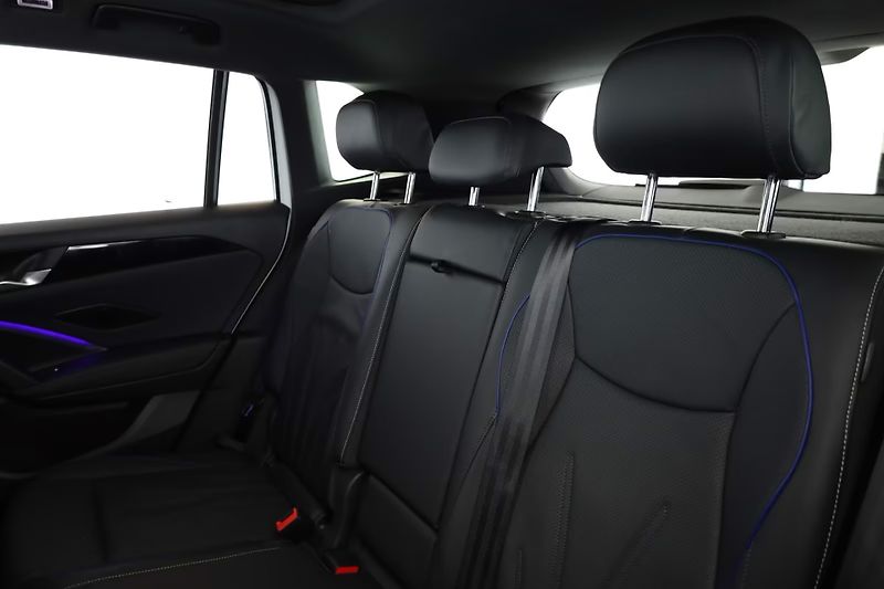 Volkswagen Tiguan TDI 4M R-Line Pano 360 IQ Vent - fotka 15 z 17