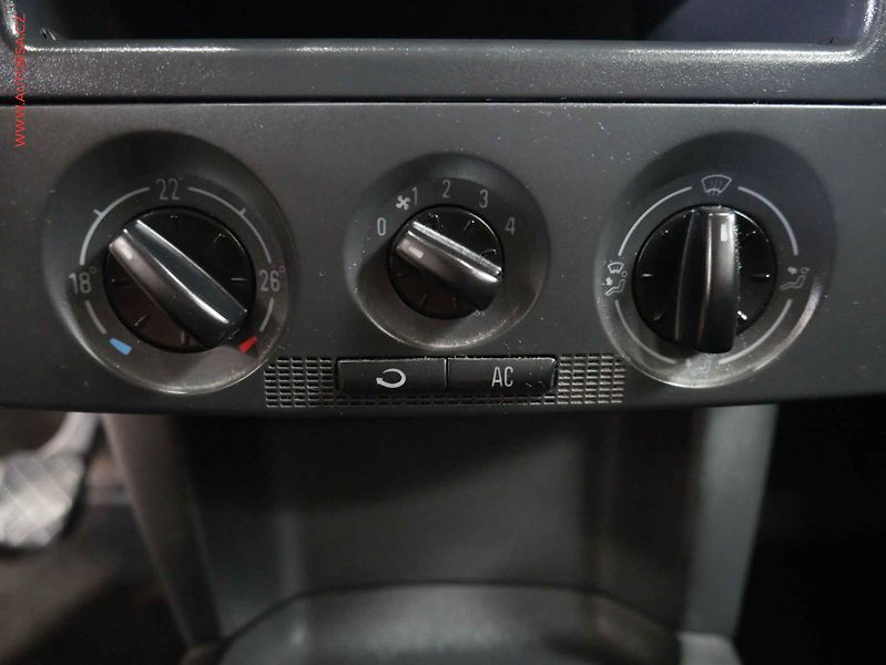 Škoda Fabia (2006) 1.4 i, 2.maj, AC - fotka 13 z 14