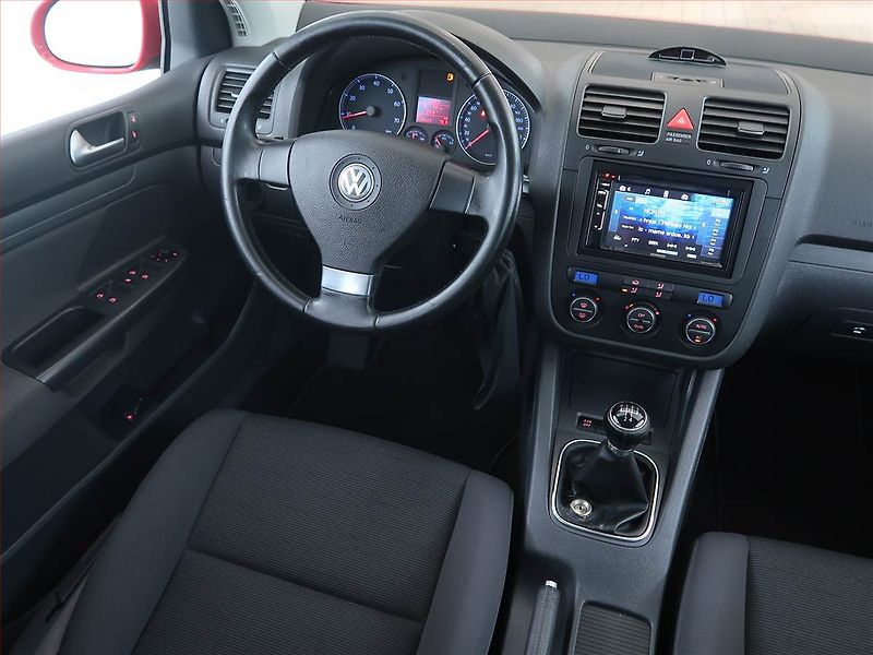 Volkswagen Golf (2008) 1.6 - fotka 7 z 12