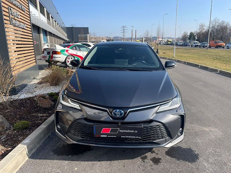 Toyota Corolla 1.8 Hybrid Style - fotka 2 z 24