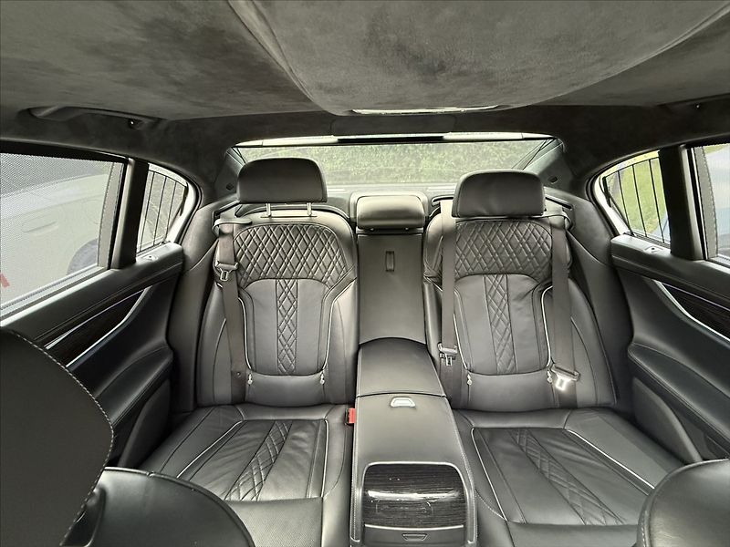 BMW Řada 7 3,0 xDrive 740d - fotka 37 z 39