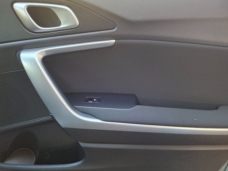Kia Ceed (2023) SW 1.5T-GDI 118kW -1.MAJITEL - fotka 23 z 39