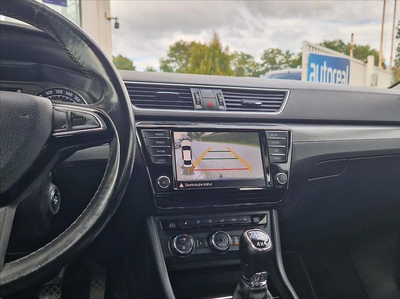 Škoda Superb 2,0 TDI 4x4 WEBASTO KAMERA TAŽ - fotka 23 z 41