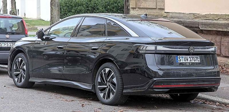 Elektrická auta jsou fenoménem posledních let. Průkopníkem popularity je značka Tesla.
