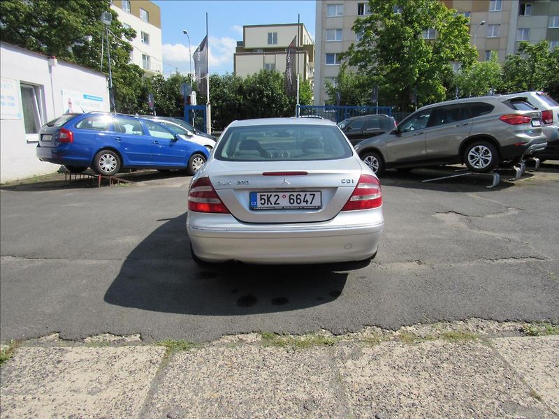 Mercedes-Benz CLK 2,7 270 CDI Elegance - fotka 5 z 27