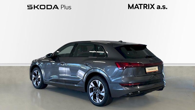 Audi e-tron (2022) S line quattro 55 electric 300 - fotka 8 z 32