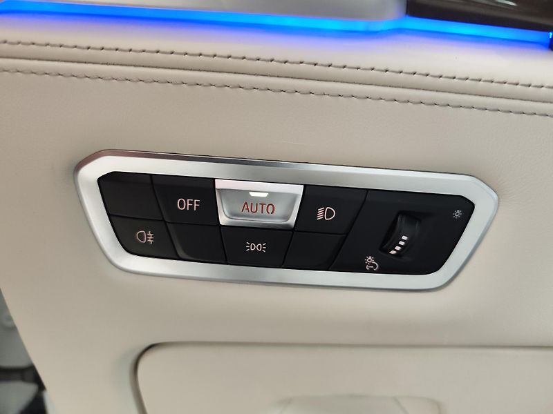 BMW X5 (2021) M50i 390kW xDrive - fotka 24 z 30