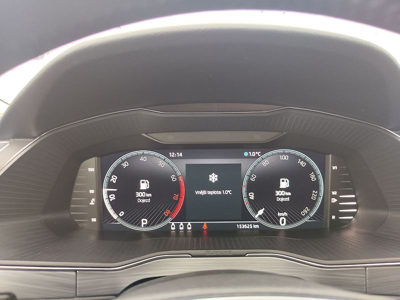 Škoda Superb 1.5 TSI/110kW Ambition DSG - fotka 16 z 31