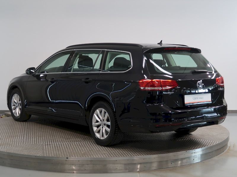 Volkswagen Passat (2017) COMFORTLINE 1.6TDI 88KW - fotka 7 z 37