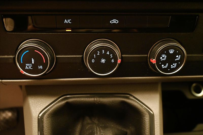 Volkswagen Transporter 2,0 TDI 110kW Klima Tempomat Z - fotka 20 z 28