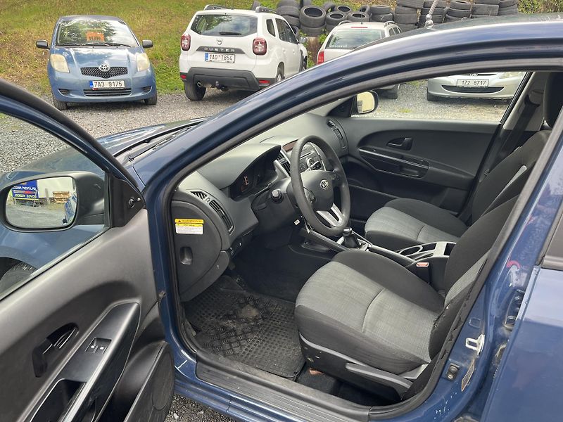 Kia Ceed (2010) 1,6 CRDi 85 Kw ČR!!! - fotka 9 z 16