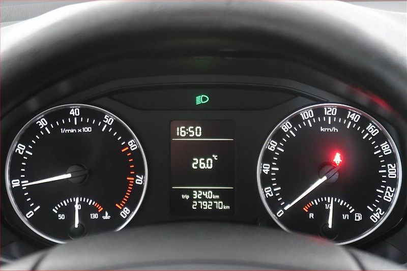 Škoda Octavia (2009) Ambiente 1.6, nová STK - fotka 11 z 15