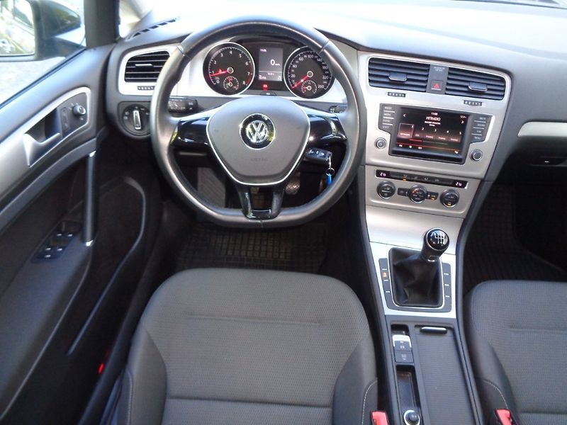 Volkswagen Golf Comfortline  1.2 TSI  81 kW M6 - fotka 5 z 24