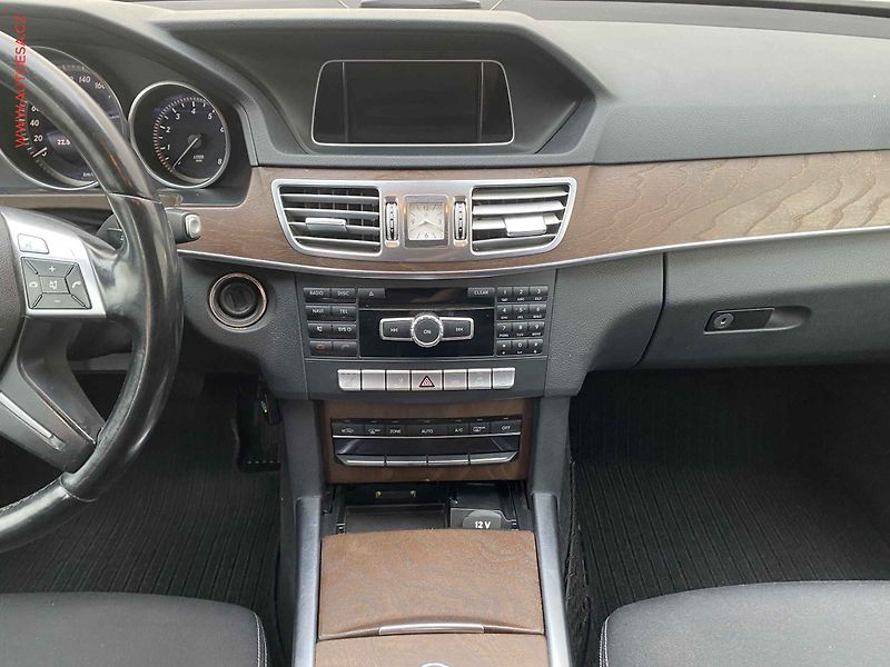 Mercedes-Benz Třídy E (2013) 2.0 CGi E200, AT, LED, navi - fotka 12 z 18