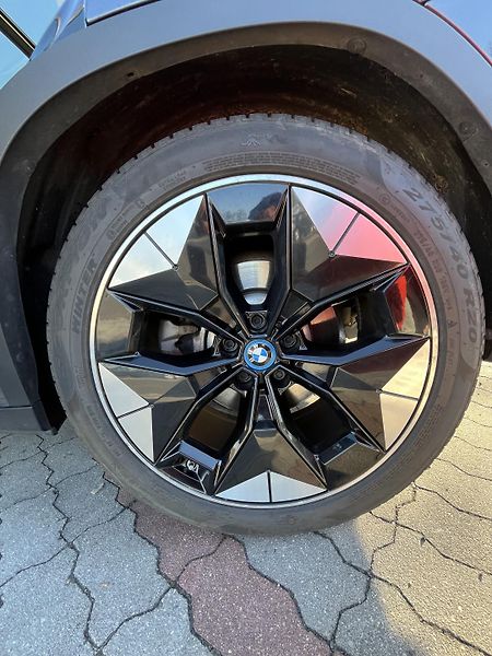BMW iX3 (2021) /210kW - fotka 14 z 38