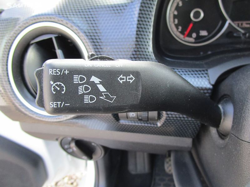 Volkswagen up! 1,0MPI - 48KW - NOVÁ STK - fotka 22 z 25