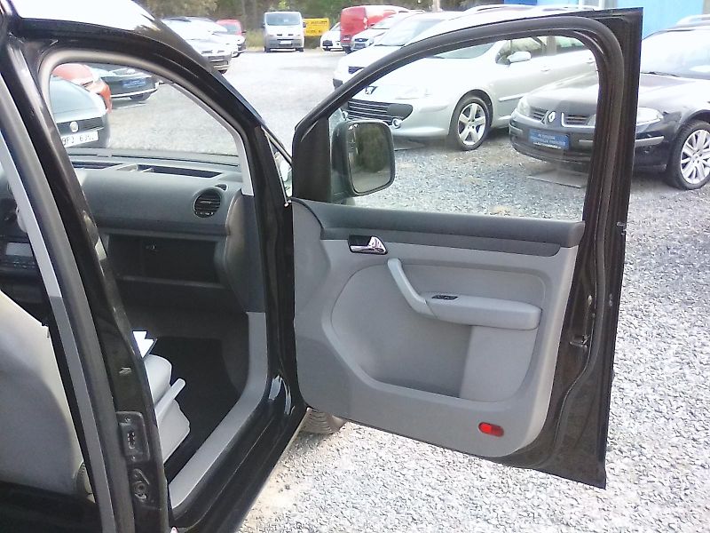 Volkswagen Caddy (2005) 1.6i 16V, závěs - fotka 24 z 30