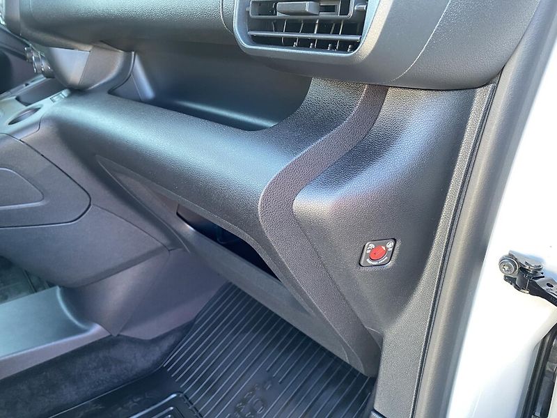 Toyota ProAce City 1,5 D 96 kW - fotka 24 z 26