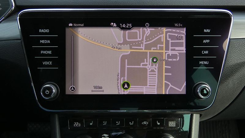 Škoda Superb Combi 1.5 TSI DSG Style - fotka 15 z 27
