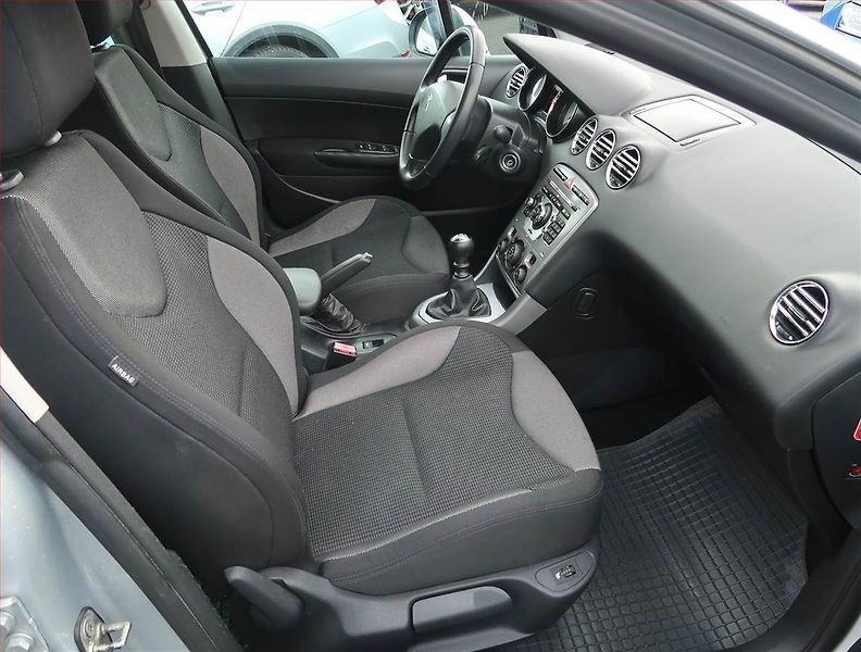 Peugeot 308 (2012) 1.6 HDi, Navi, Xenony - fotka 9 z 17