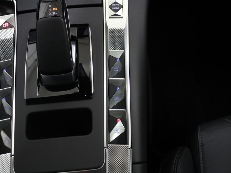 DS Automobiles DS7 Crossback 1,6 PHEV 225k. Rivoli PANO.ČR - fotka 17 z 29