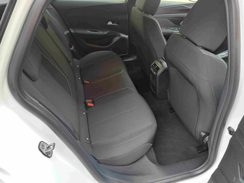 Peugeot 308 (2022) SW 1,2 PT EAT8  - fotka 10 z 18