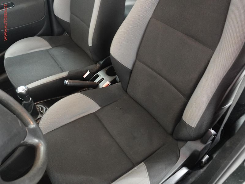 Peugeot 207 (2009) 1.6i, AC - fotka 9 z 21